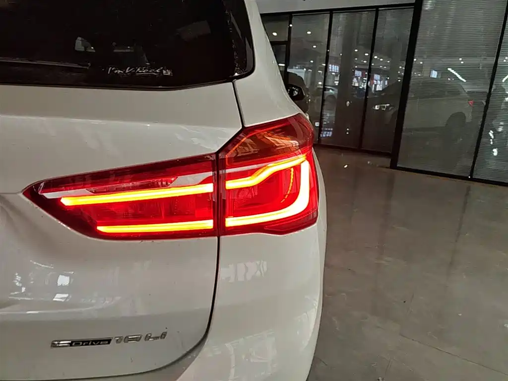 BMW X1 2019 sDrive18Li Premium Model фото 8