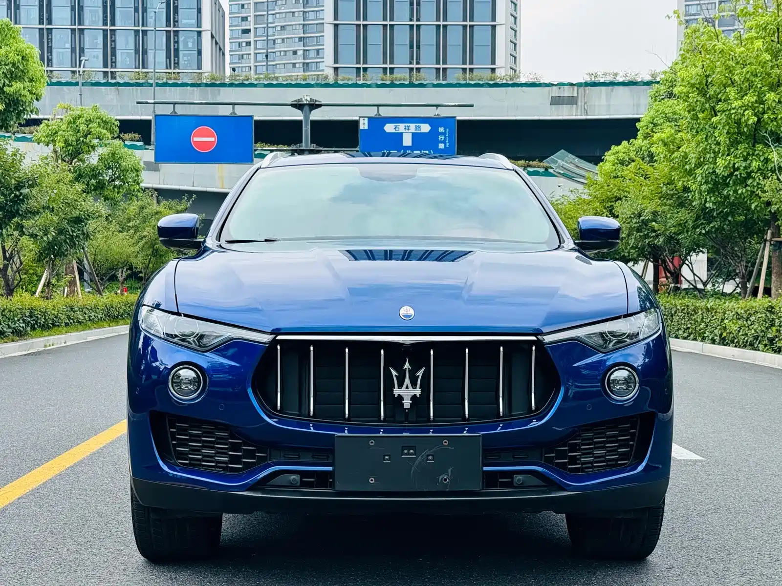 Photo 2 - Maserati Levante