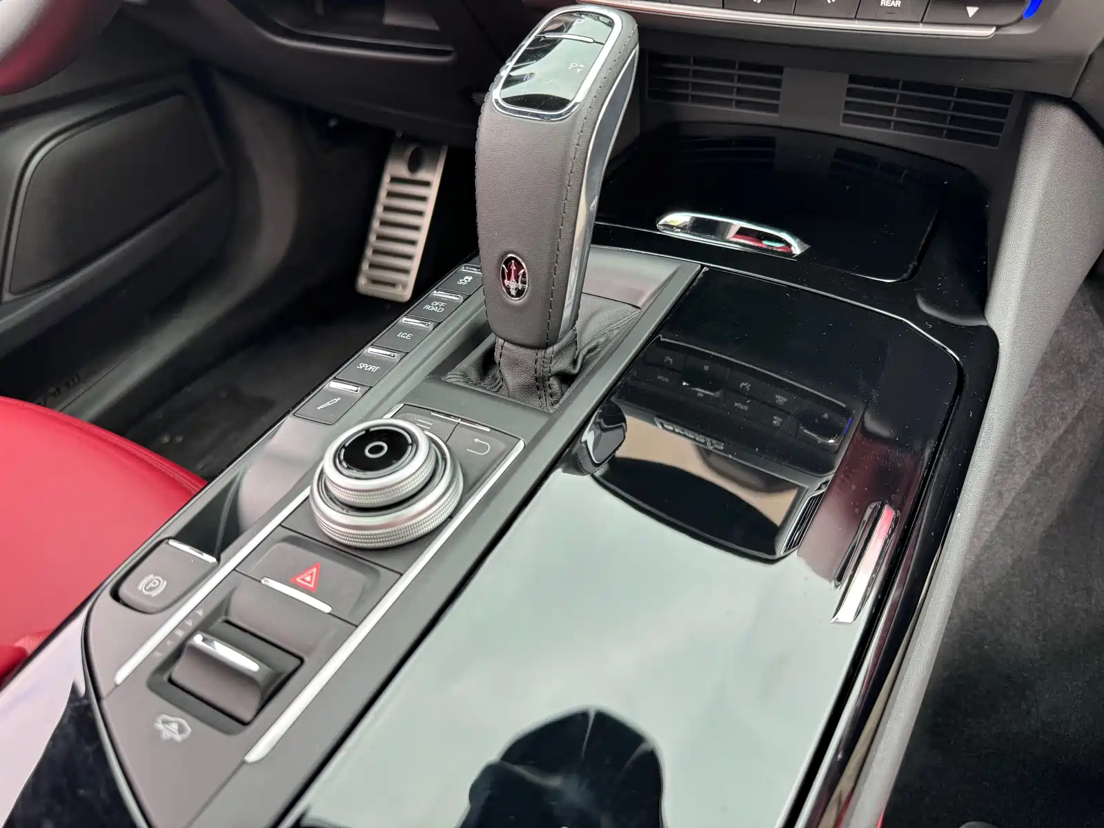 Photo 10 - Maserati Levante