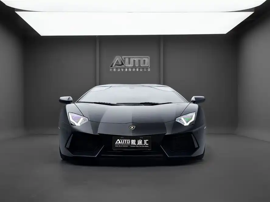 Lamborghini Aventador 2011 LP 700-4 фото 2