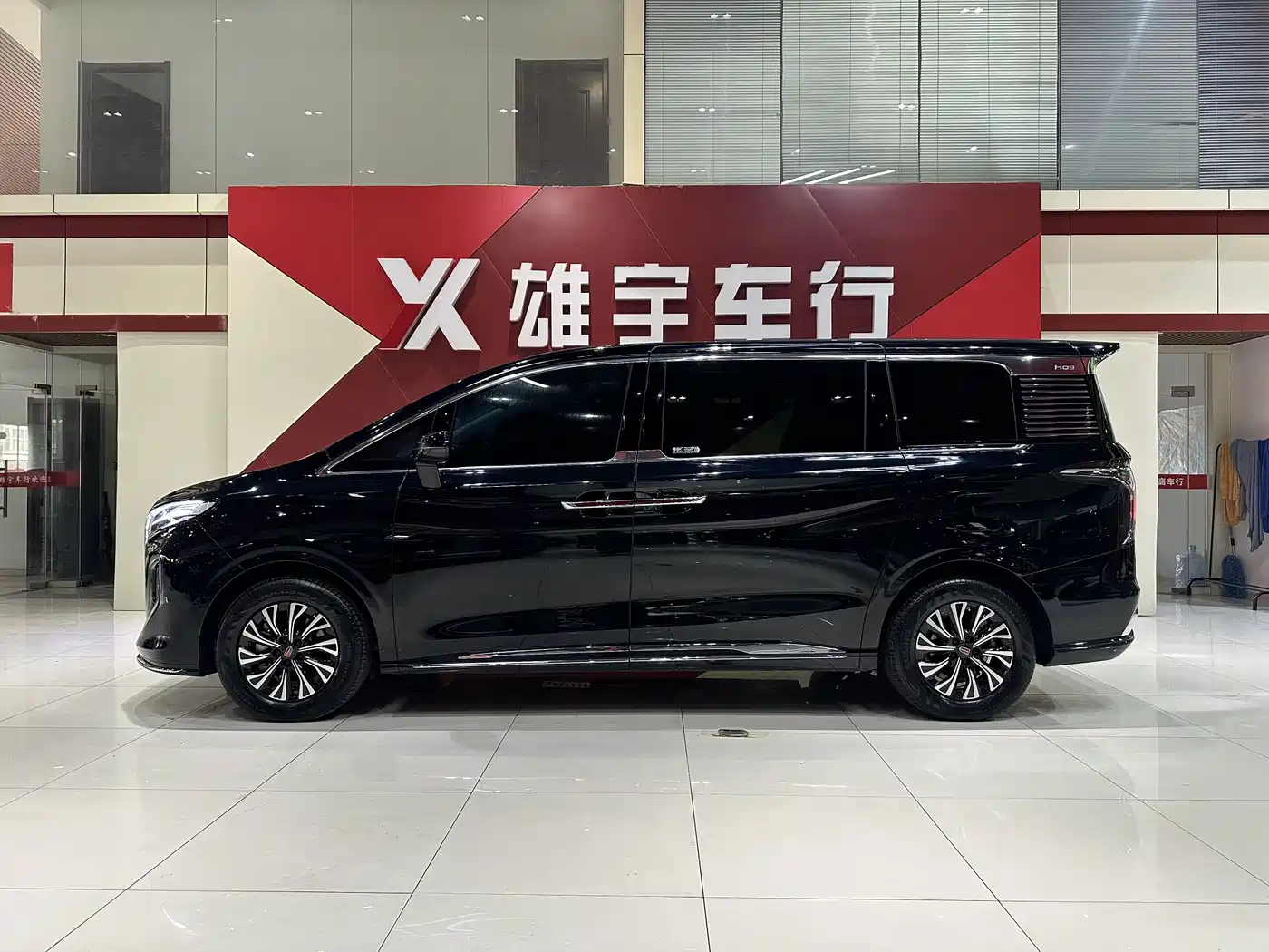 Hongqi HQ9 PHEV 2024 Model 2.0T AWD Business Edition фото 3