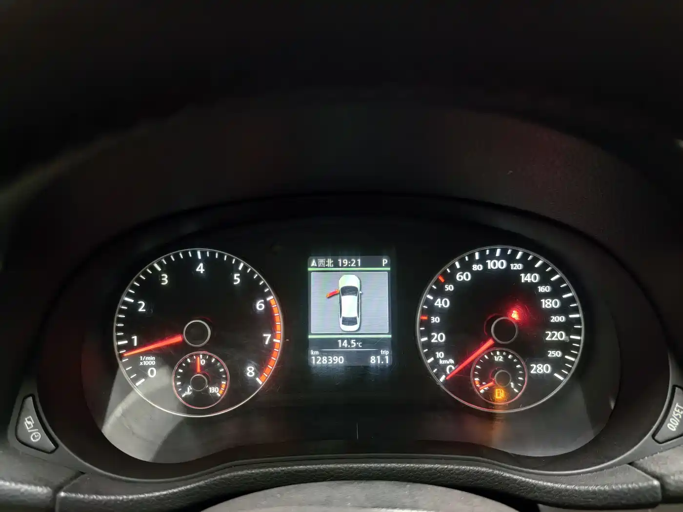 Volkswagen Passat 2014 1.8TSI DSG Executive Edition фото 8
