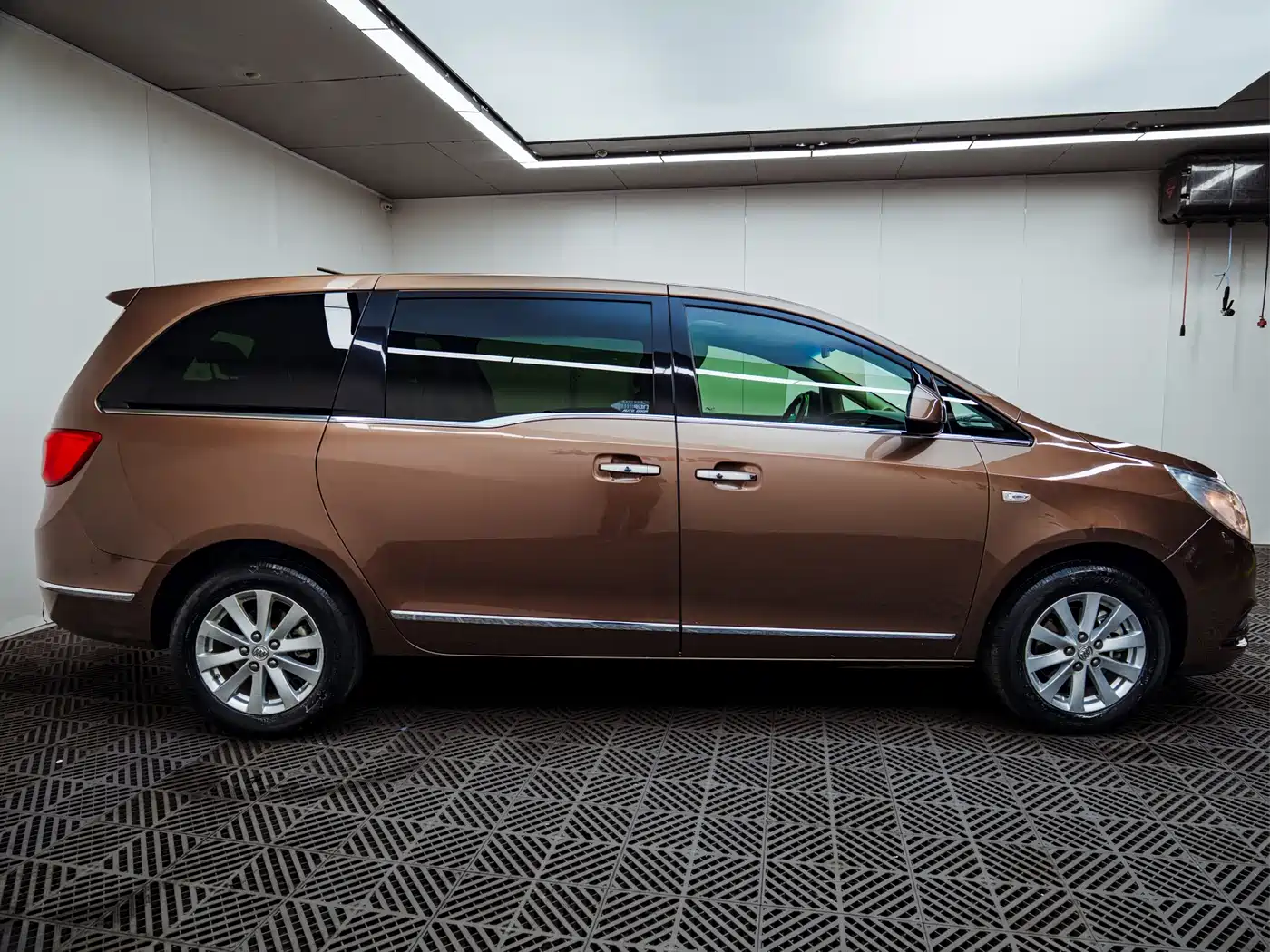 Buick GL8 2018 28T Premium Model China VI фото 7