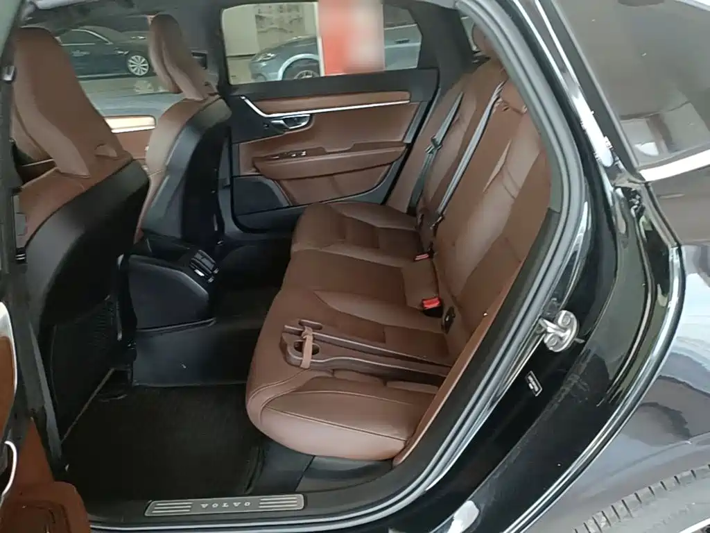 Фото 17 - Volvo S90