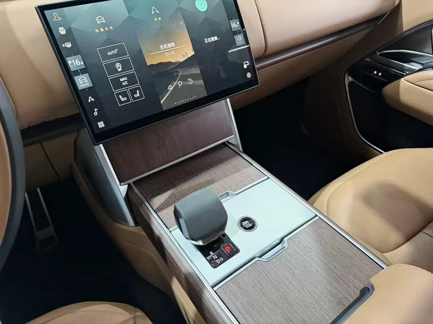 Photo 17 - Land Rover Range Rover