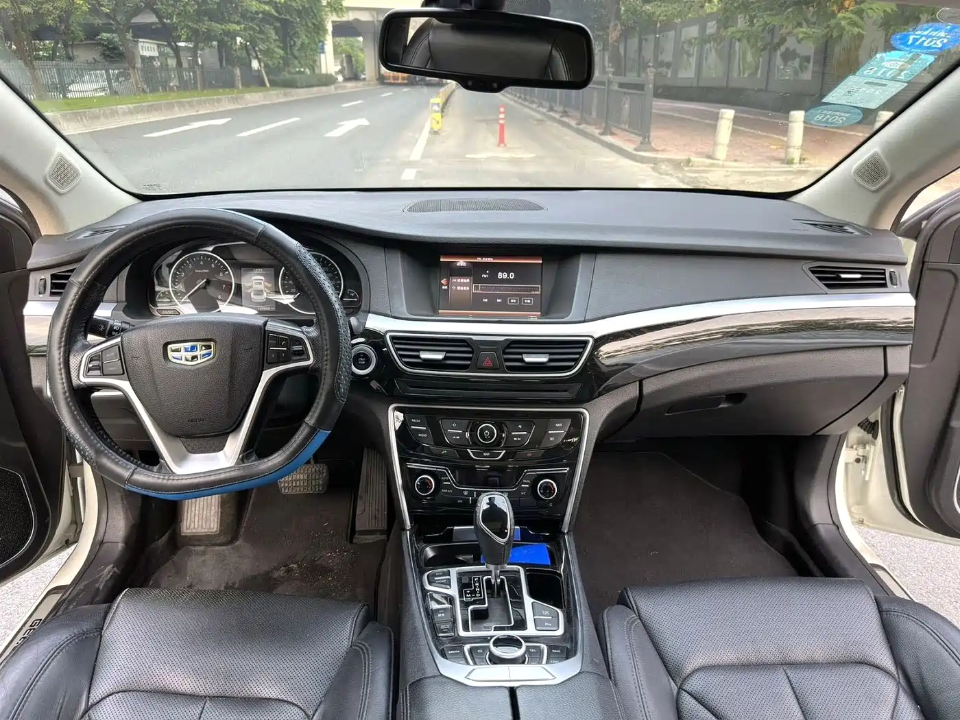 Фото 6 - Geely Borui