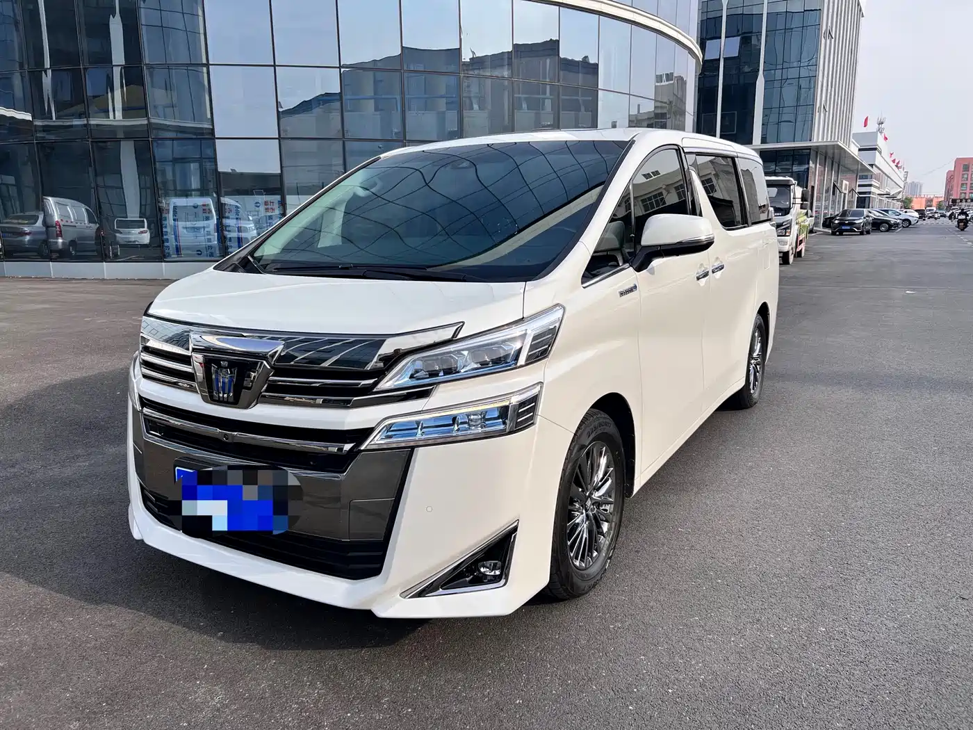 Toyota Vellfire 2021 Crown Hybrid 2.5L HV Luxury Edition фото 3