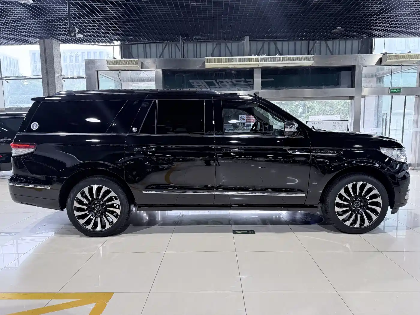 Lincoln Navigator 2022 Model 3.5T Long Wheelbase Presidential Edition фото 22