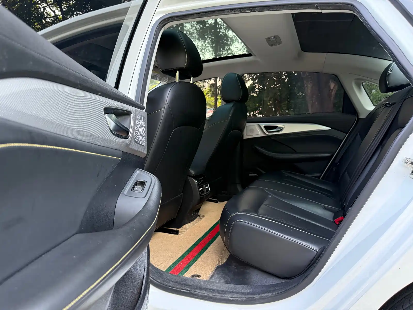 Фото 8 - Roewe i6 MAX EV