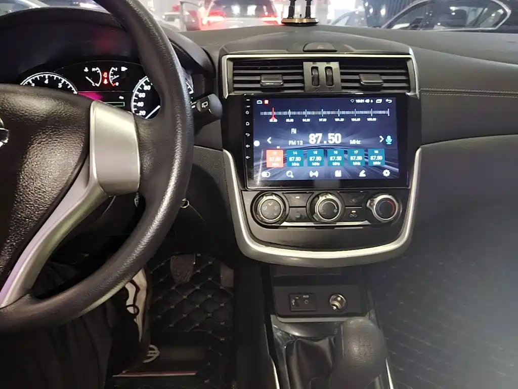 Фото 10 - Nissan Tiida