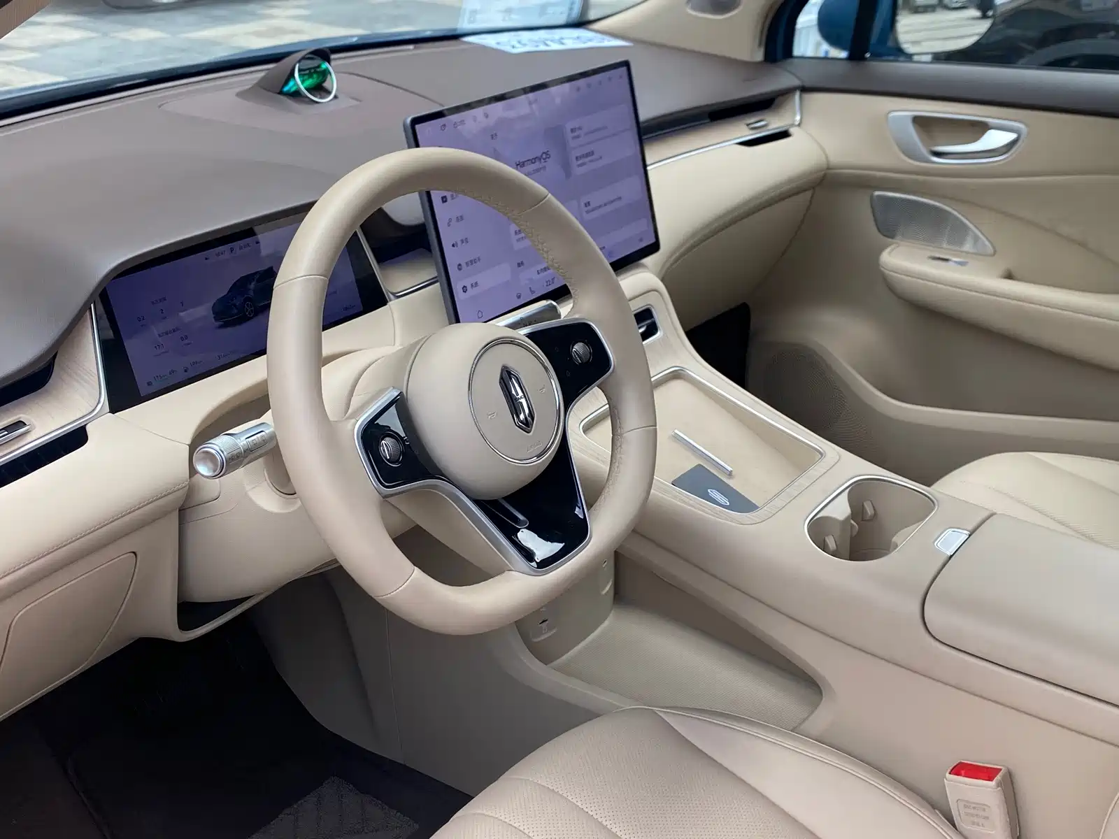 Photo 4 - Shangjie SUV