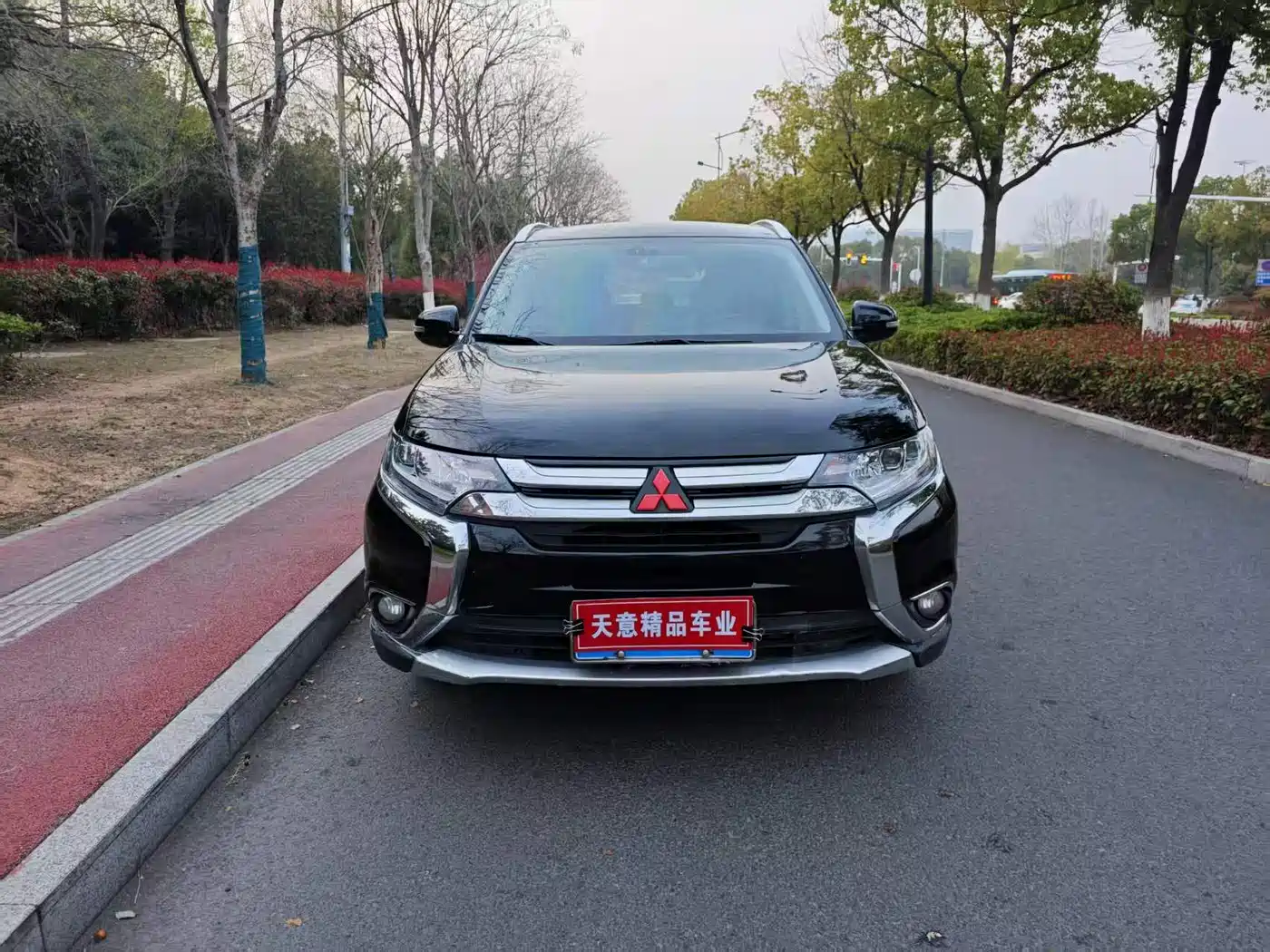 MITSUBISHI OUTLANDER