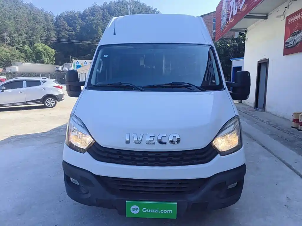 Iveco Daily 2022 2021 2.0T Manual Chaorui Long Wheelbase Short Overhang High Roof Sliding Door F1A
