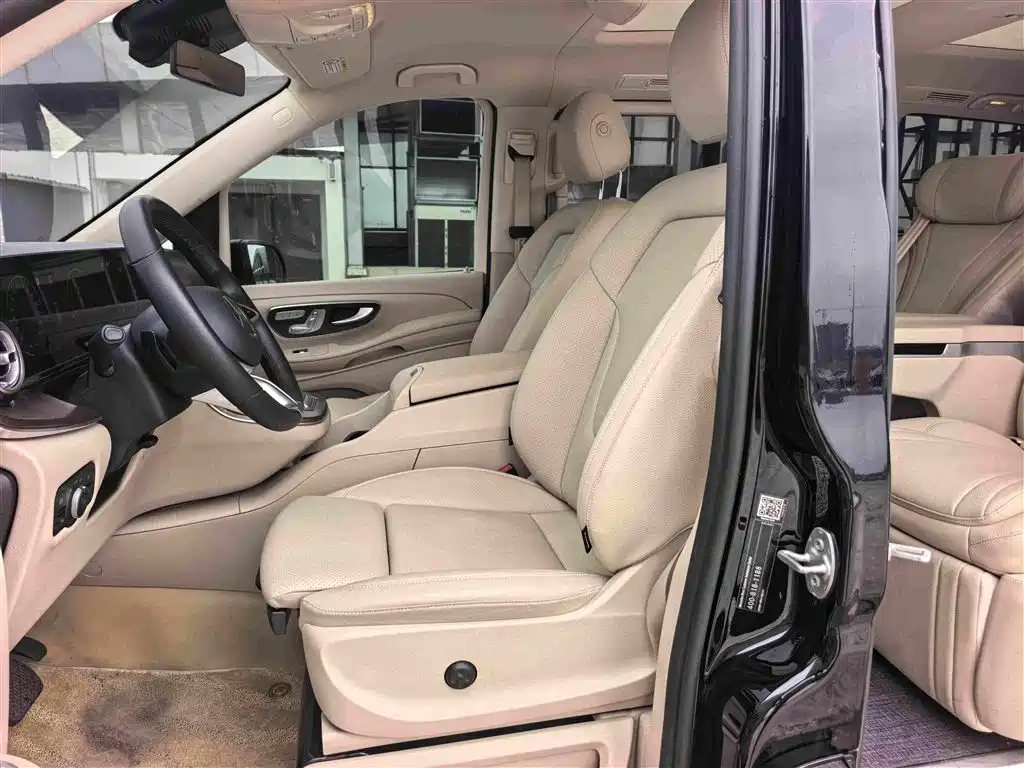 Photo 6 - Mercedes-Benz V-Class