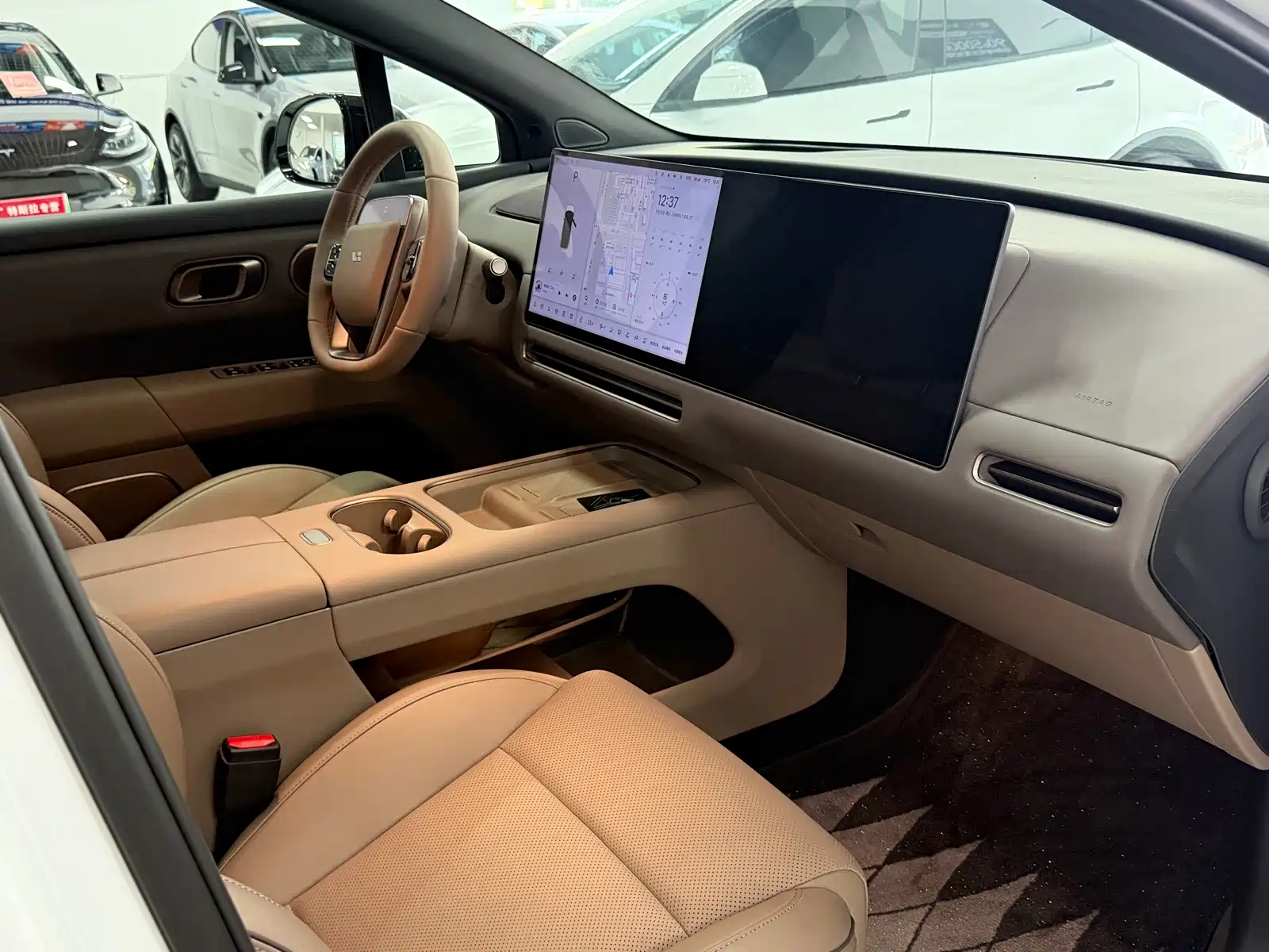 Фото 4 - Li Auto i6