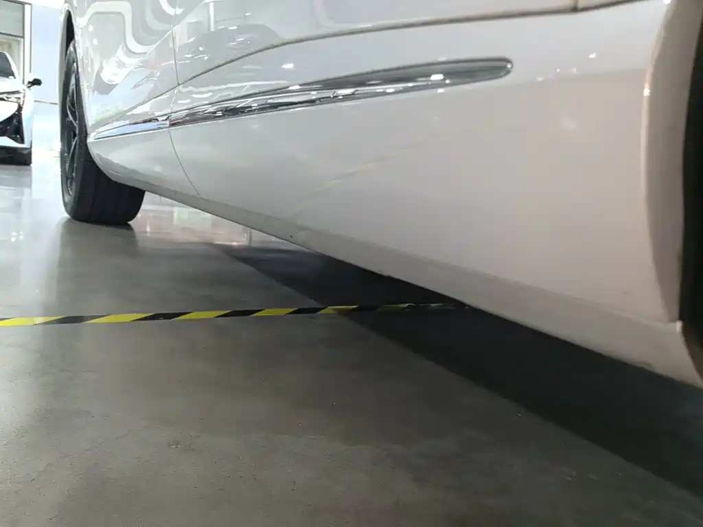 Photo 22 - Shangjie SUV