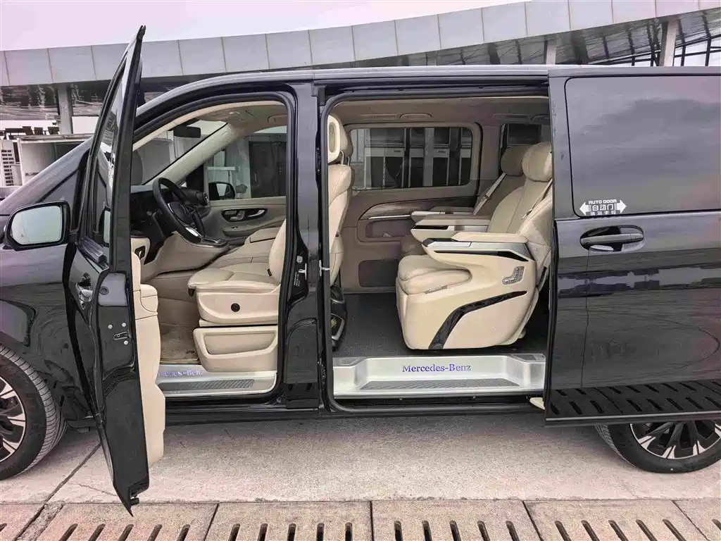 Photo 8 - Mercedes-Benz V-Class