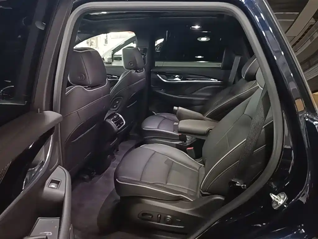 Фото 17 - Buick Enclave