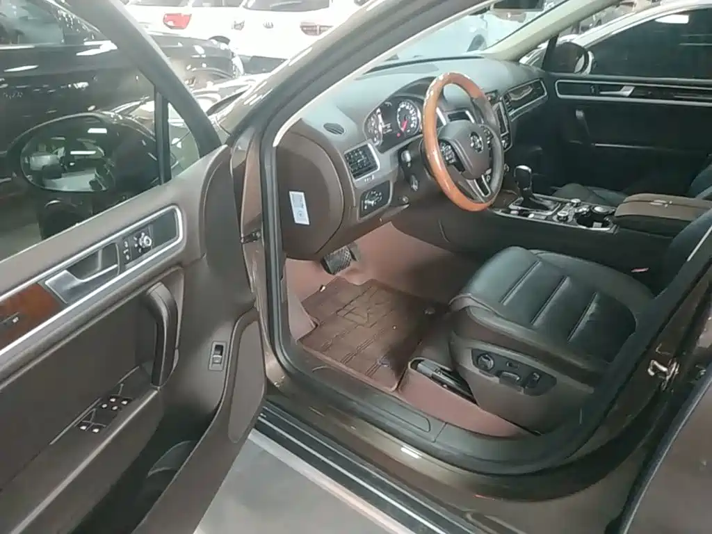 Volkswagen Touareg 2016 2015 3.0TSI Luxury