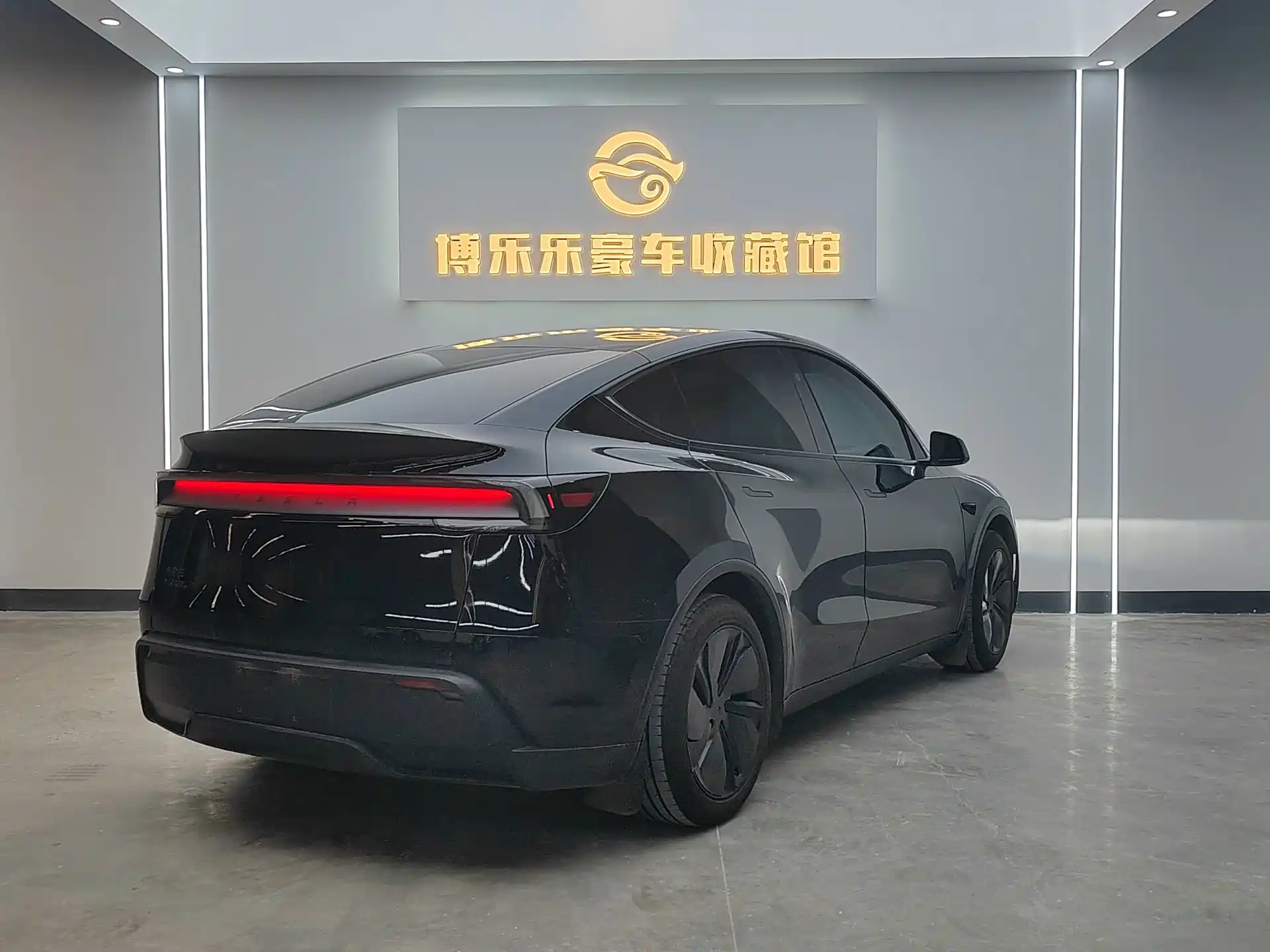 Фото 6 - Tesla Model Y