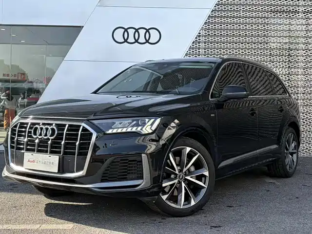 Audi Q7 55 TFSI quattro S line, Спорт