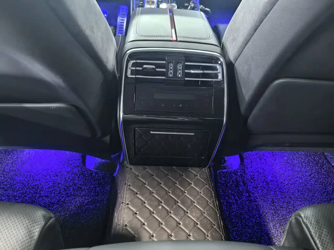 Фото 8 - Hongqi H9