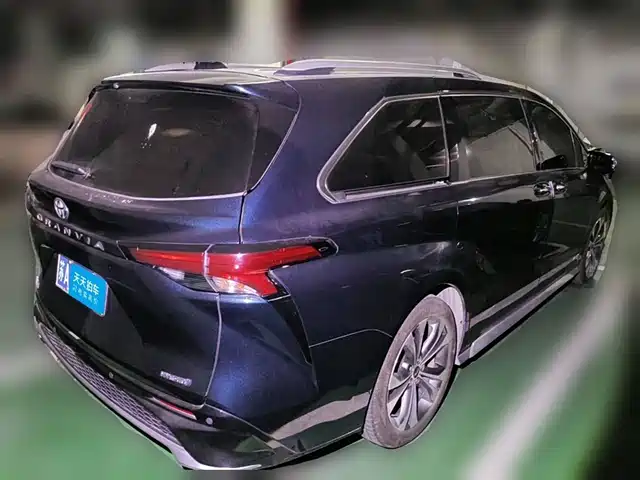 Toyota Granvia 2023 2.5L Hybrid Prestige PLUS Edition — фото 2