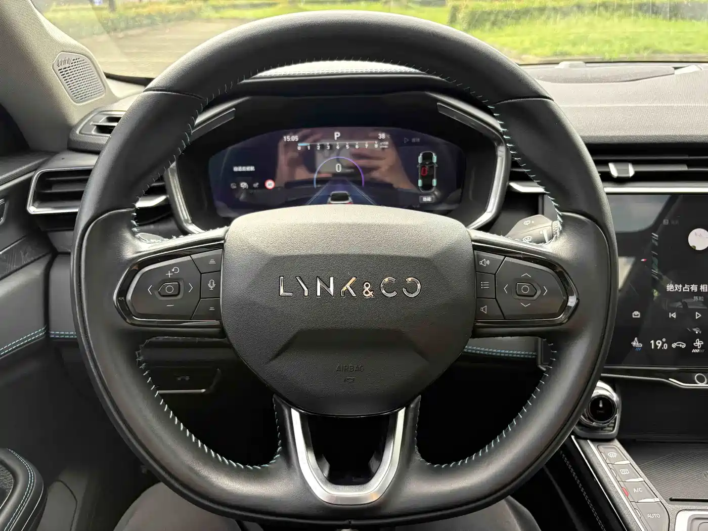 Lynk & Co 05 2023 2022 2.0TD 2WD Shine Halo