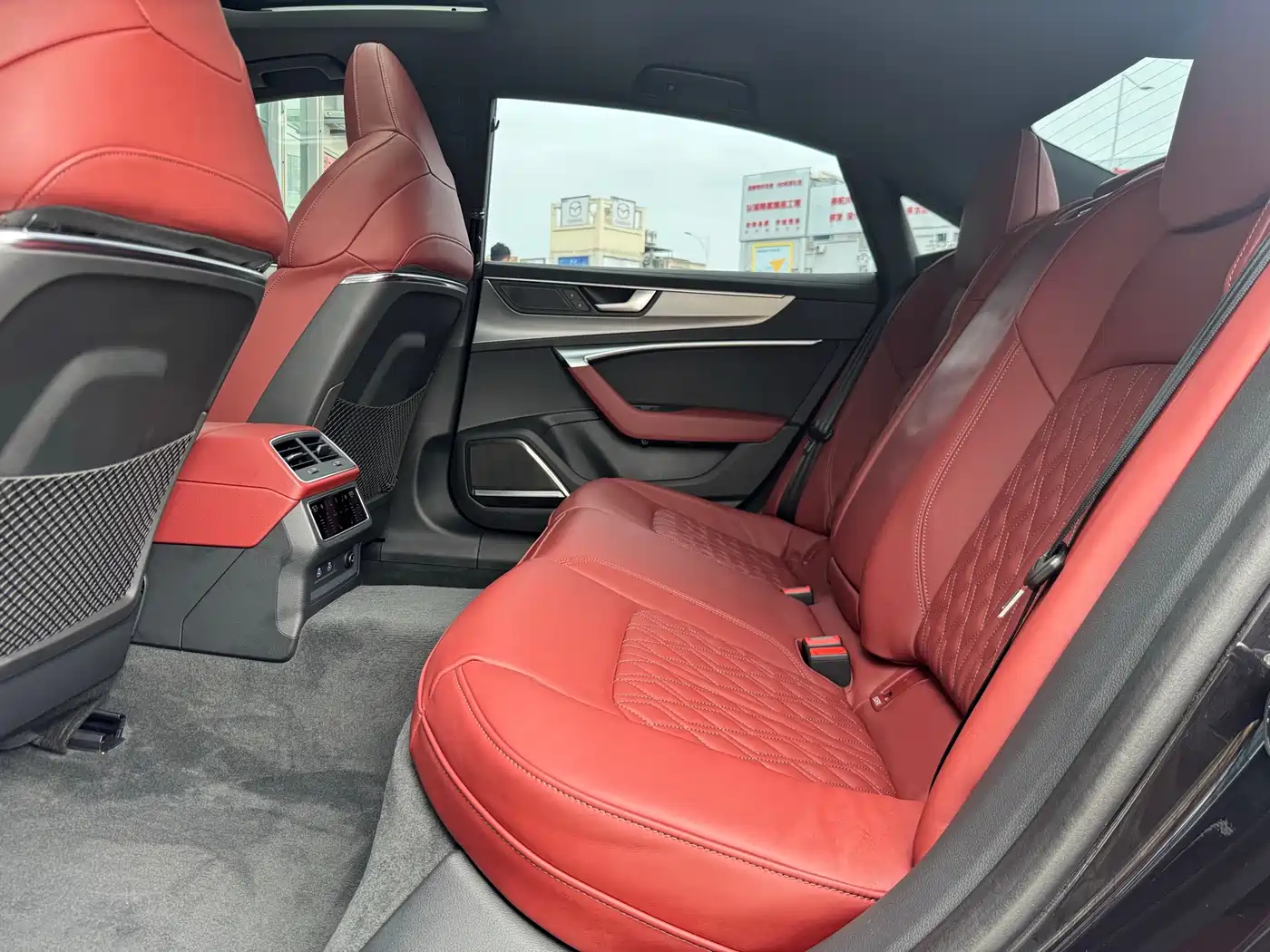 Audi A7L 2024 45 TFSI quattro S-line Black Warrior Edition фото 18