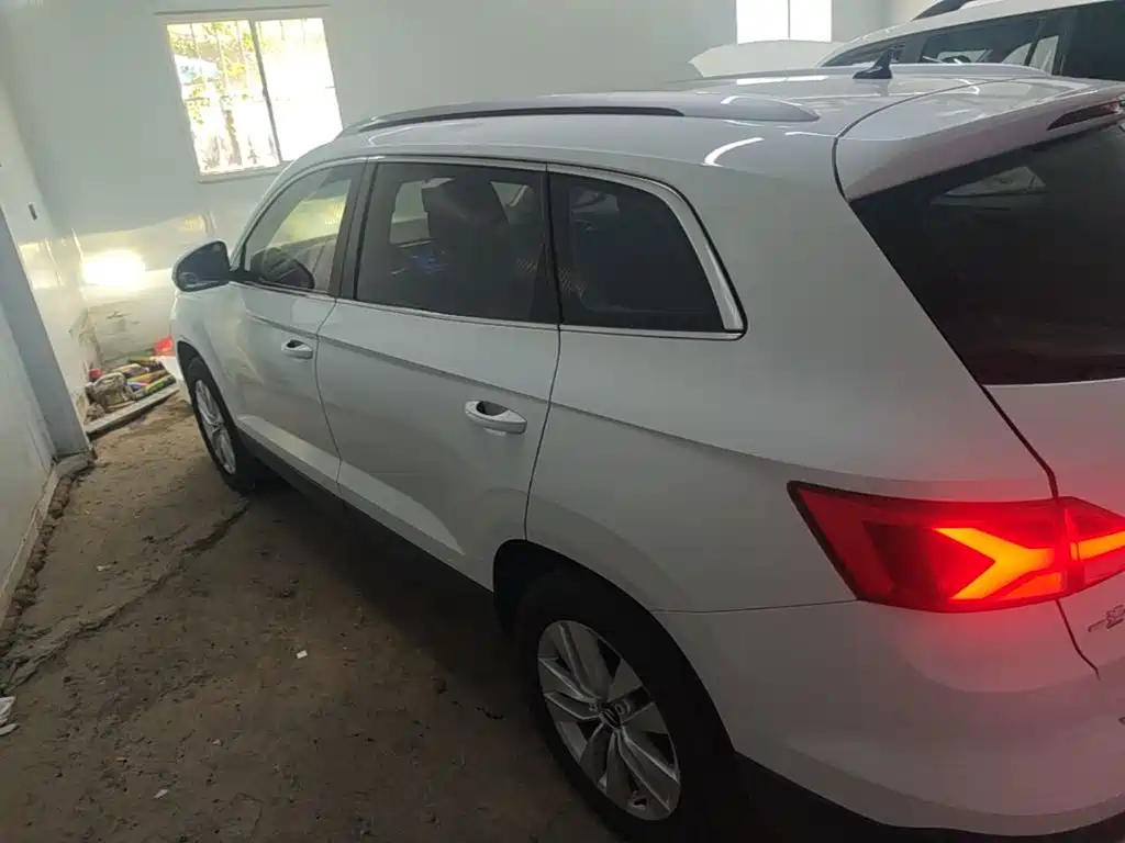 Photo 5 - Jetta VS7