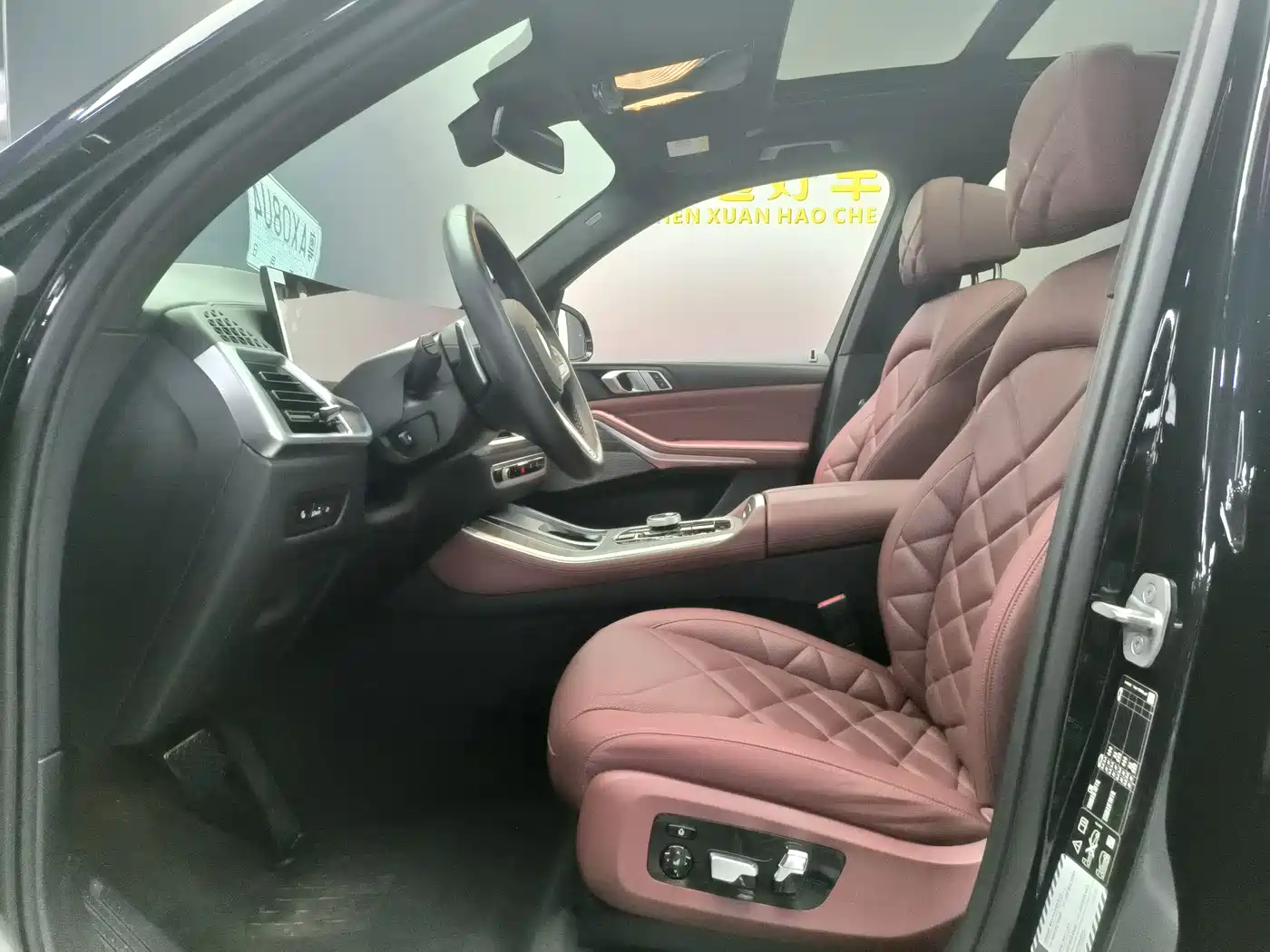 BMW X5 2025 Model xDrive 40Li M Sport Blackout Package фото 3