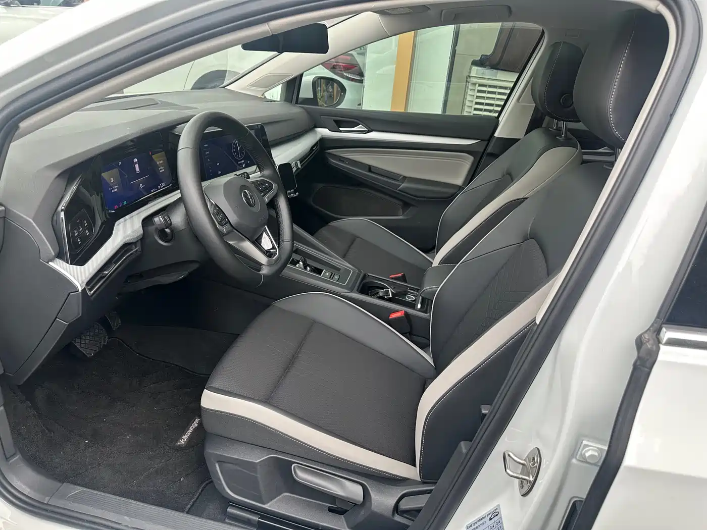 Volkswagen Golf 2021 280TSI DSG Pro Launch Edition фото 13