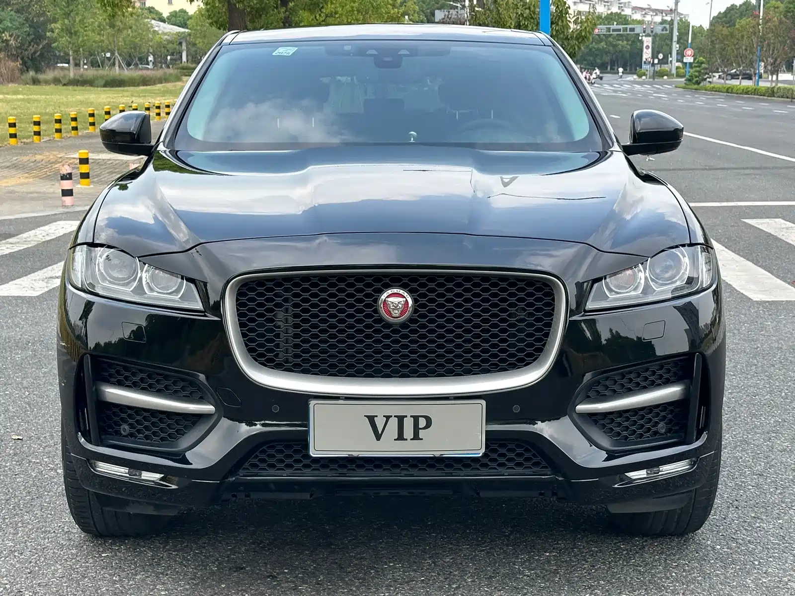 Фото 2 - Jaguar F-PACE