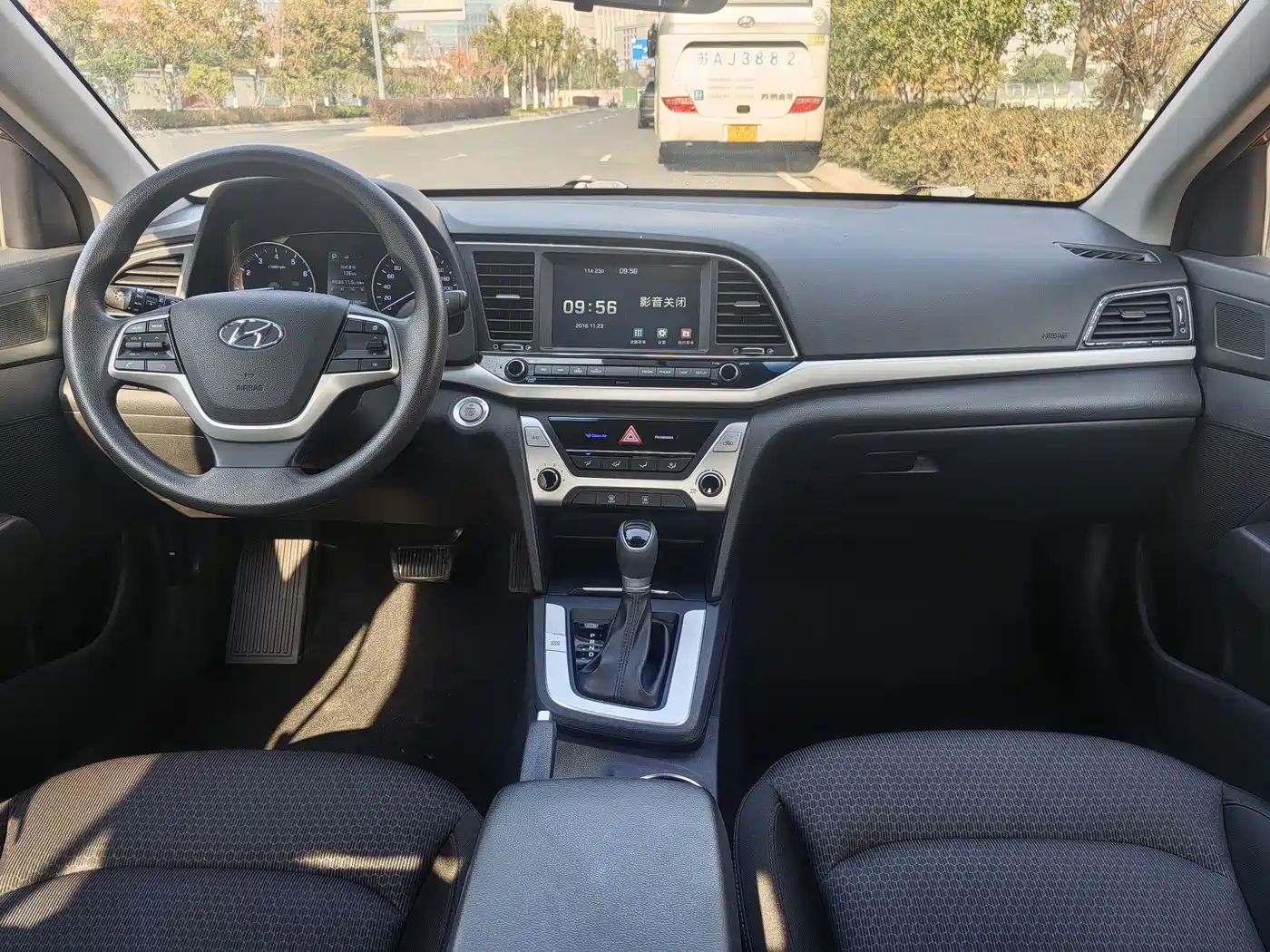Hyundai Elantra 2016 Model 1.6L Automatic Smart Elite фото 8