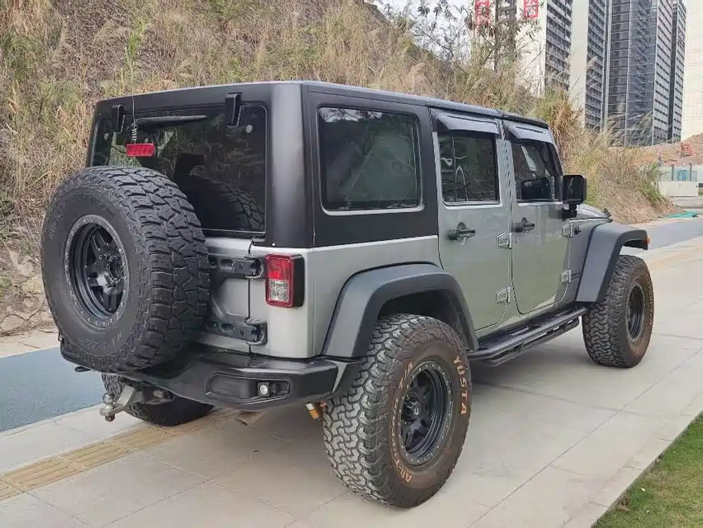 Photo 6 - Jeep Wrangler