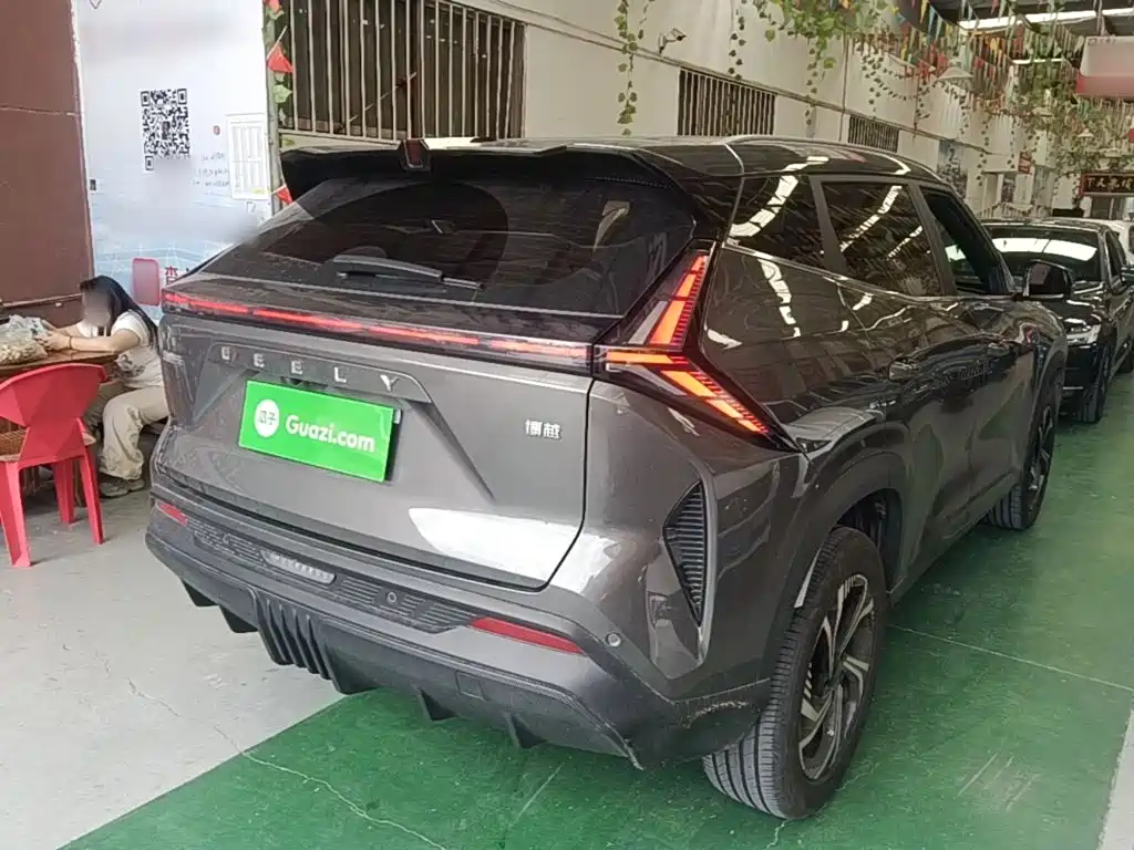 Фото 7 - Geely Atlas
