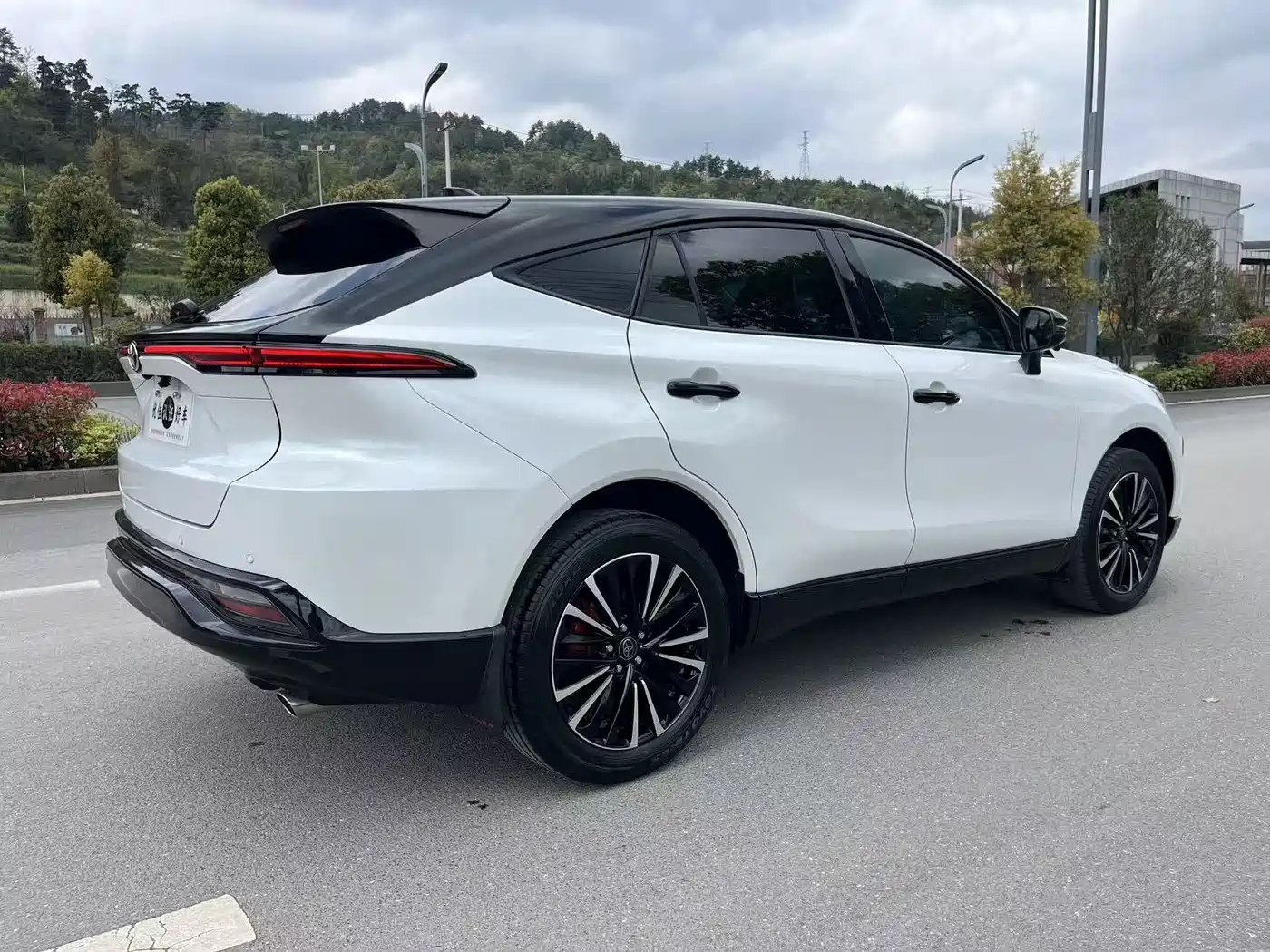 Toyota Venza 2022 2.0L CVT 2WD Premium фото 12