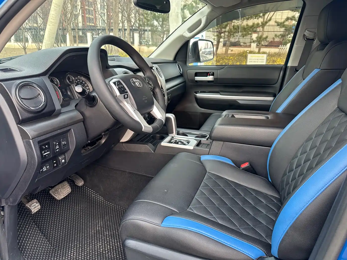 Toyota Tundra 2014 5.7L TRD Pro фото 7