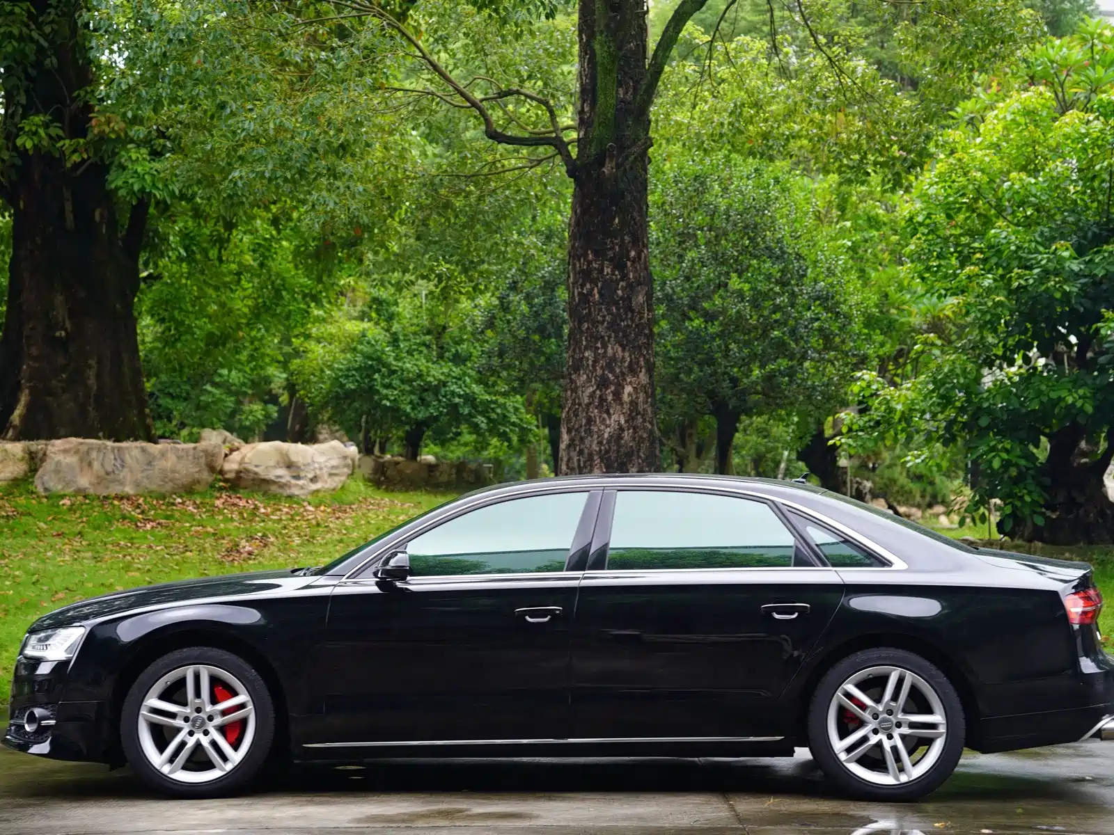 Фото 13 - Audi A8