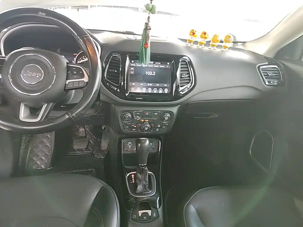 Фото 13 - Jeep Compass