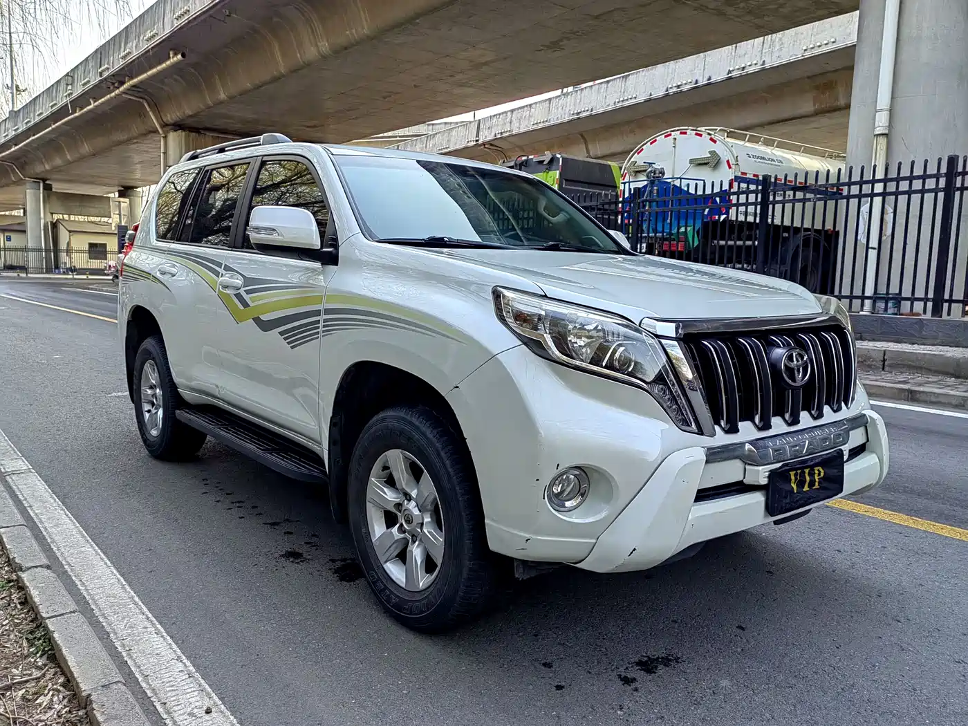 Toyota Prado 2015 2.7L Automatic Standard фото 3