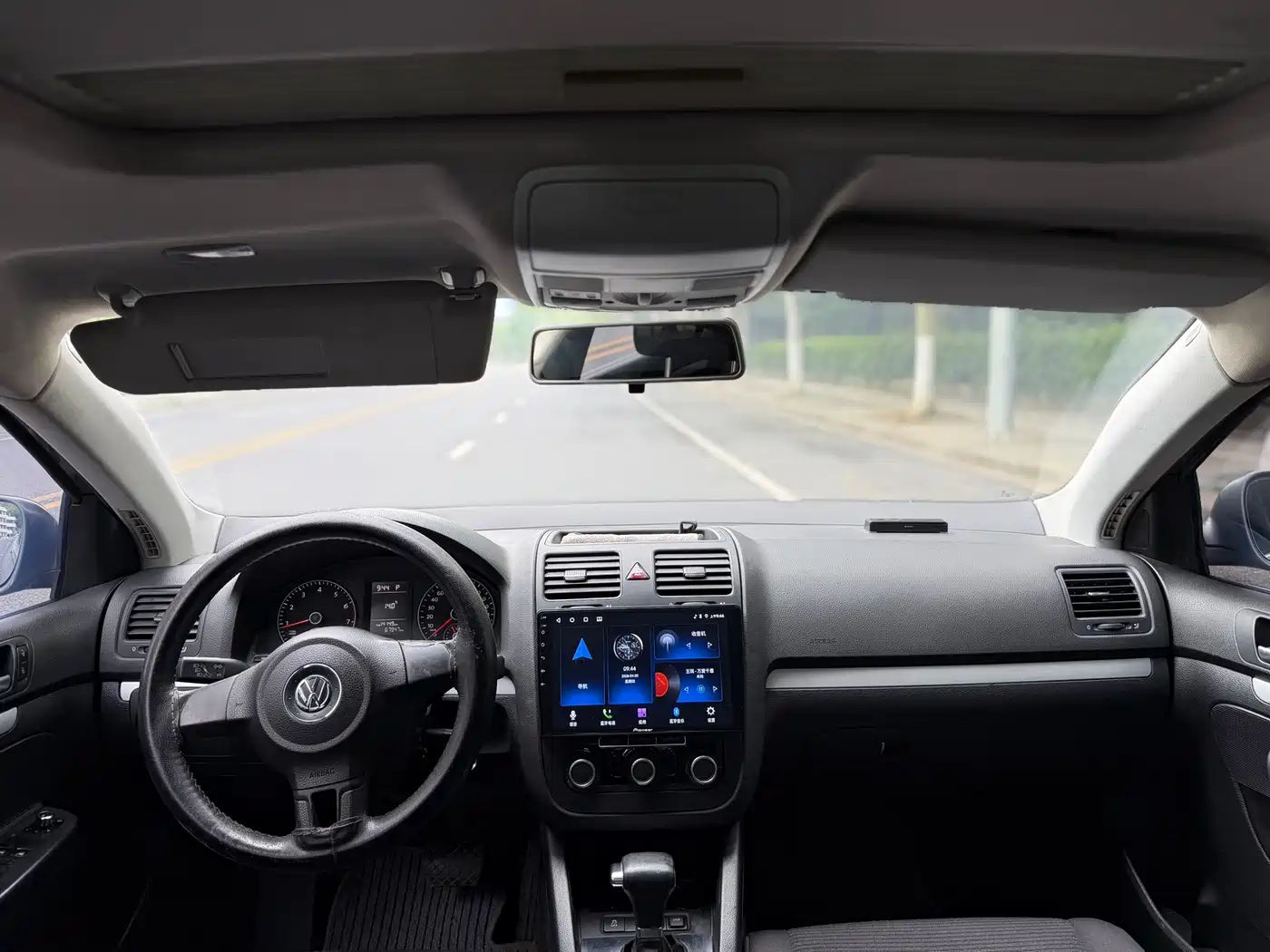 Volkswagen Sagitar 2011 1.6L Automatic Fashion фото 14