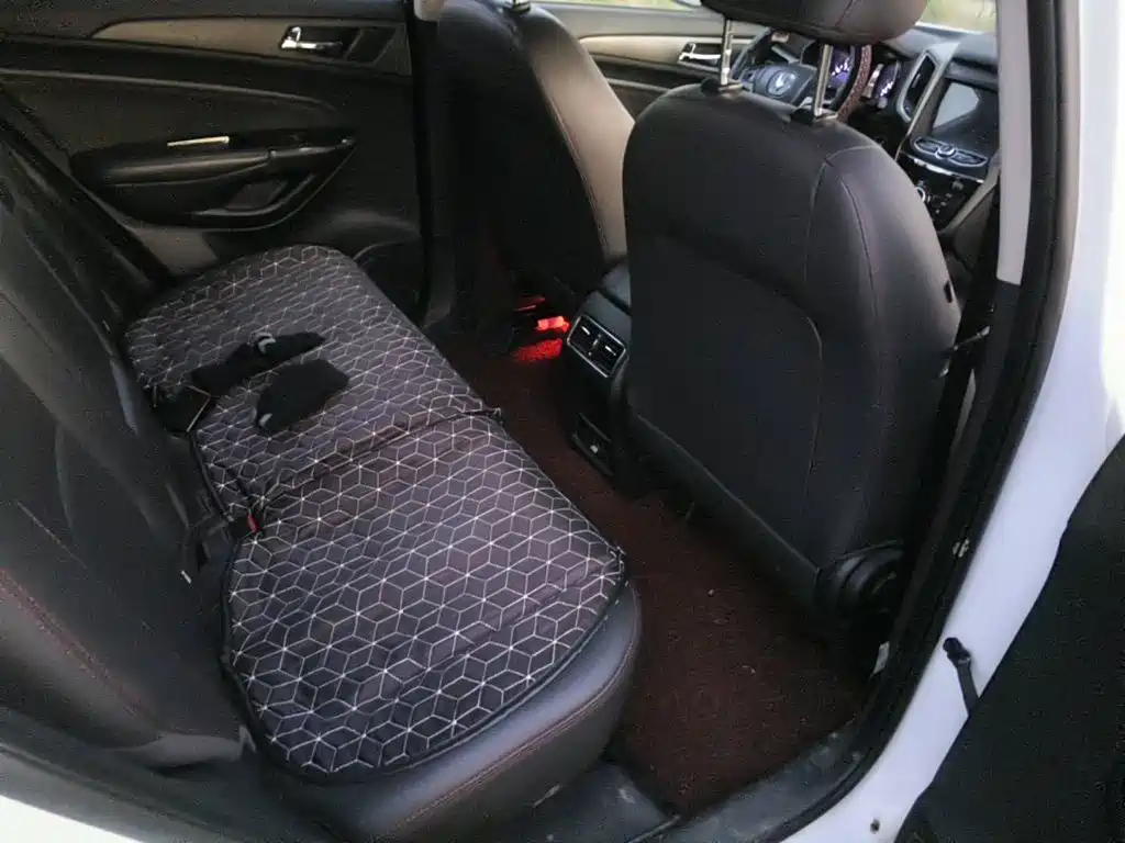 Photo 11 - Changan CS75