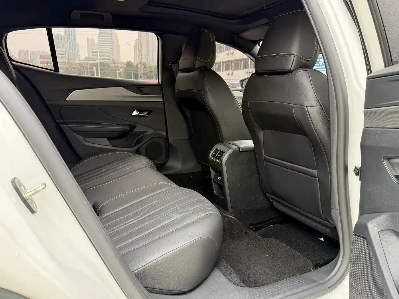 Peugeot 408X 2023 Charm Edition фото 16