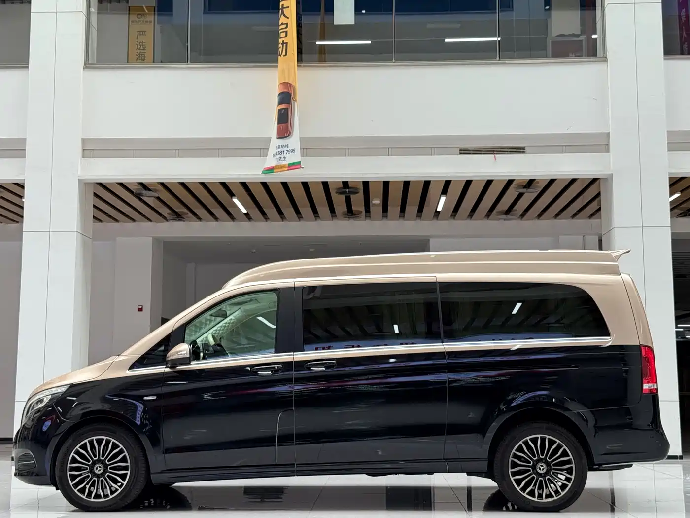 Mercedes-Benz V-Class 2018 V 260 L Premium Long Wheelbase Edition China VI фото 8