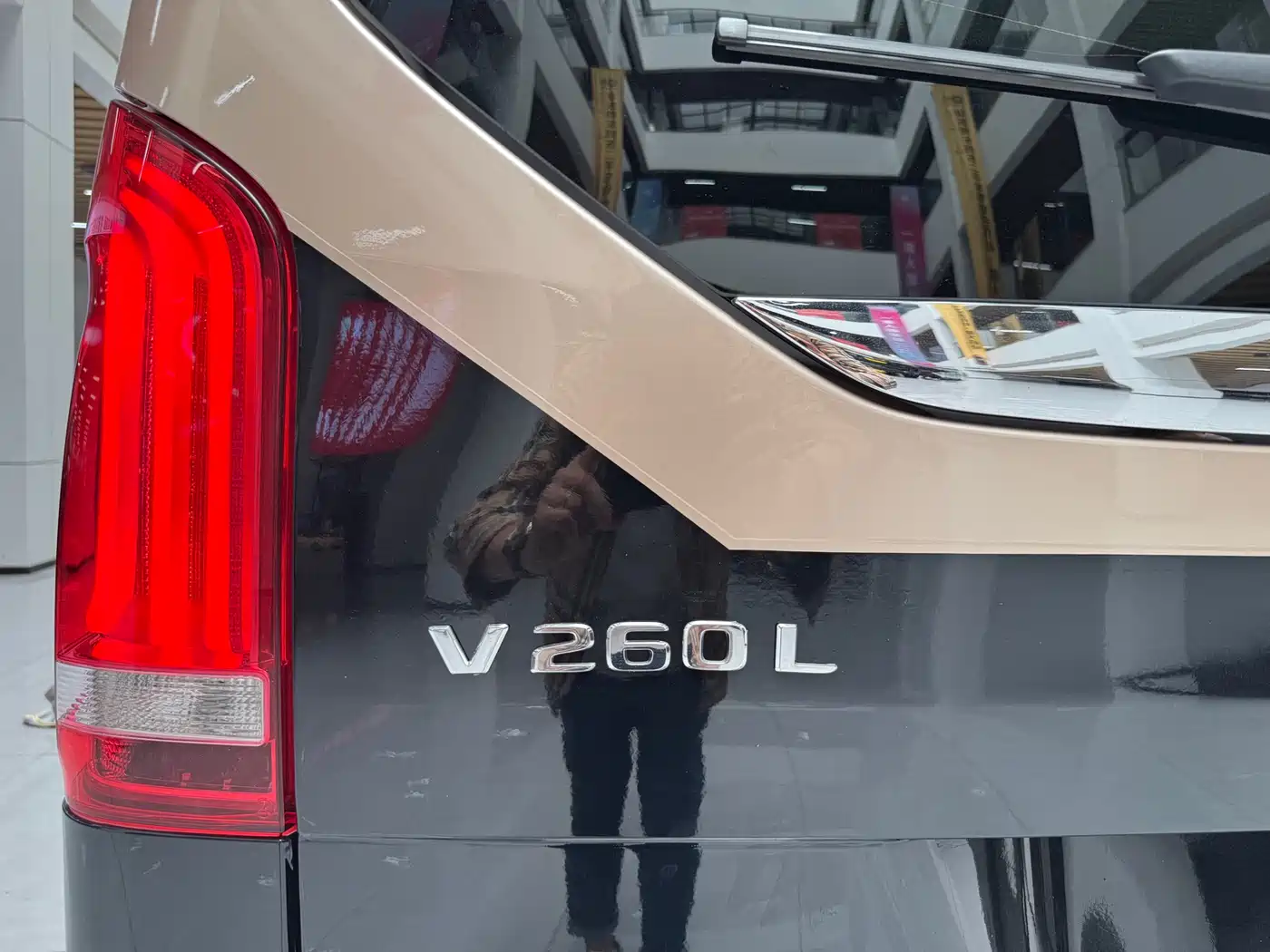 Mercedes-Benz V-Class 2018 V 260 L Premium Long Wheelbase Edition China VI фото 22
