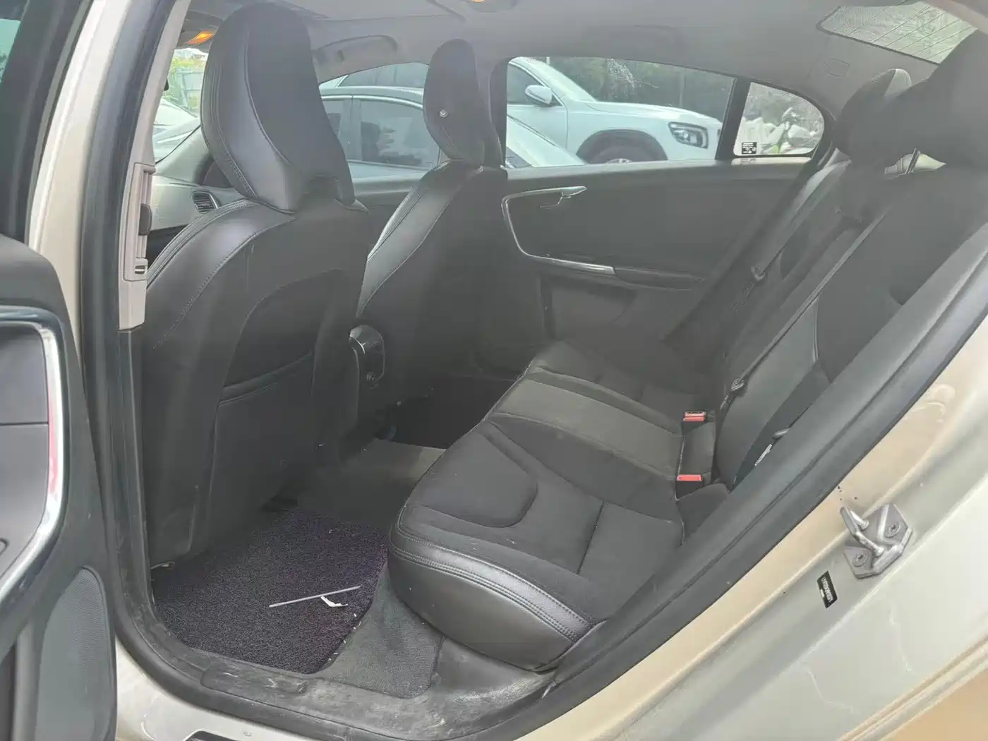 Фото 8 - Volvo S60