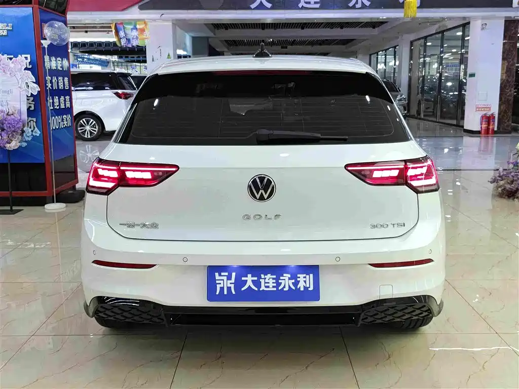 Volkswagen Golf 2025 2025 300TSI R-Line