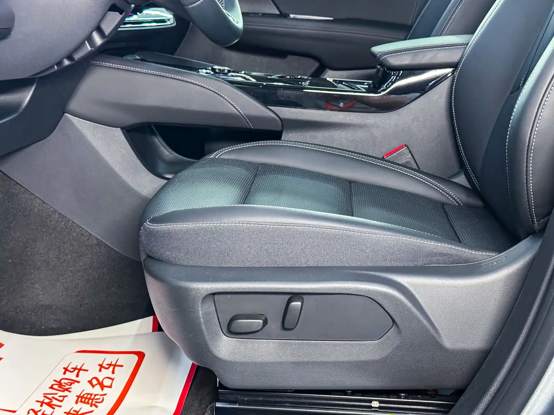 Photo 5 - Buick Envision S