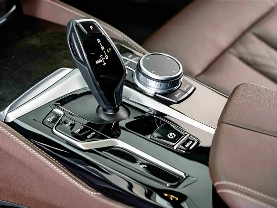 BMW 5 Series 2022 Model Second Facelift 525Li M Sport Package фото 11